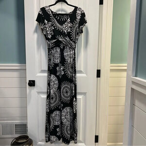 I. N. Studio Black Maxi Dress with Beautiful‎ White Designs. Size 8.